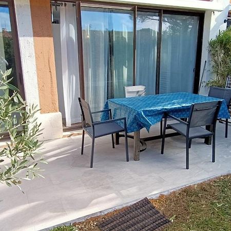 Port Cogolin, T2 calme dans belle résidence, piscine, proche St Tropez Exterior foto